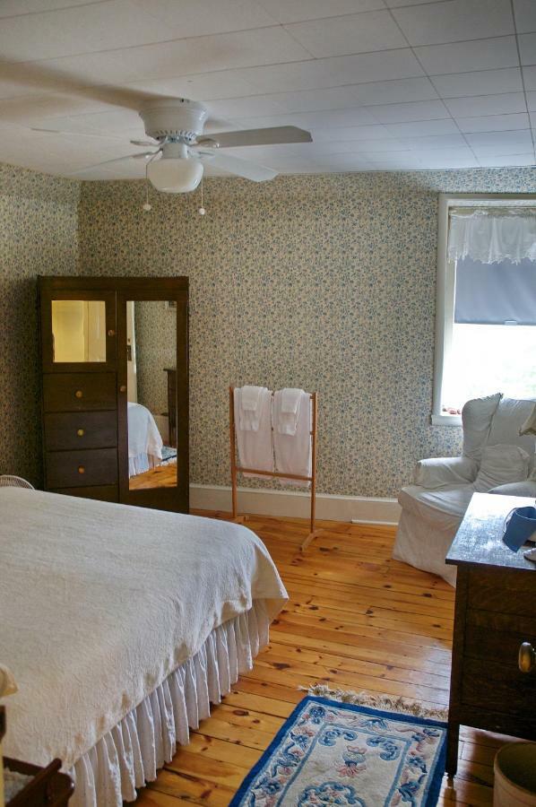 Bluenose Lodge Lunenburg Esterno foto